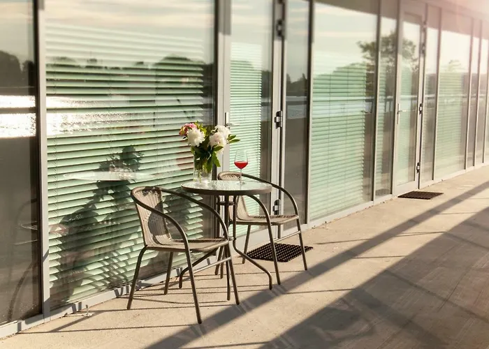 Apartment Riverside 3 *