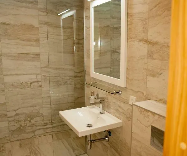 Apartment Riverside 3 *